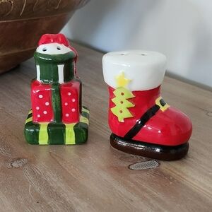 Christmas Ceramic Salt & Pepper Shakers - Santa Boot & Gifts 🎁 NWT